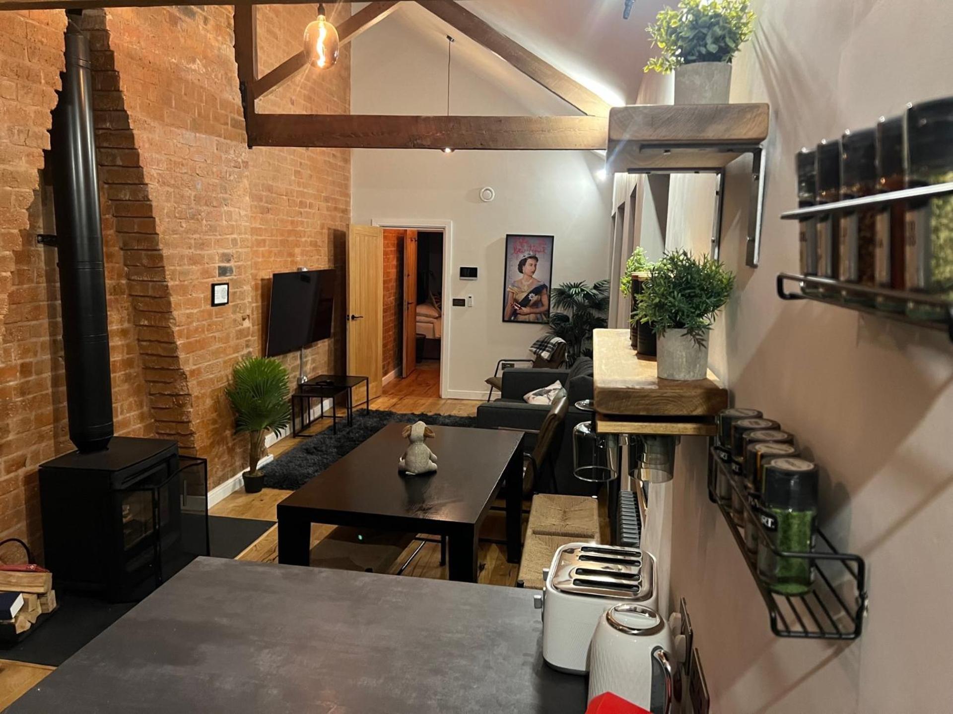 Vip 3Br Grade2 Luxurious Industrial House With Wood Fire, Electric Blinds And Big Cast Iron Windows In The Heart Of The Jq Villa Birmingham Exterior photo